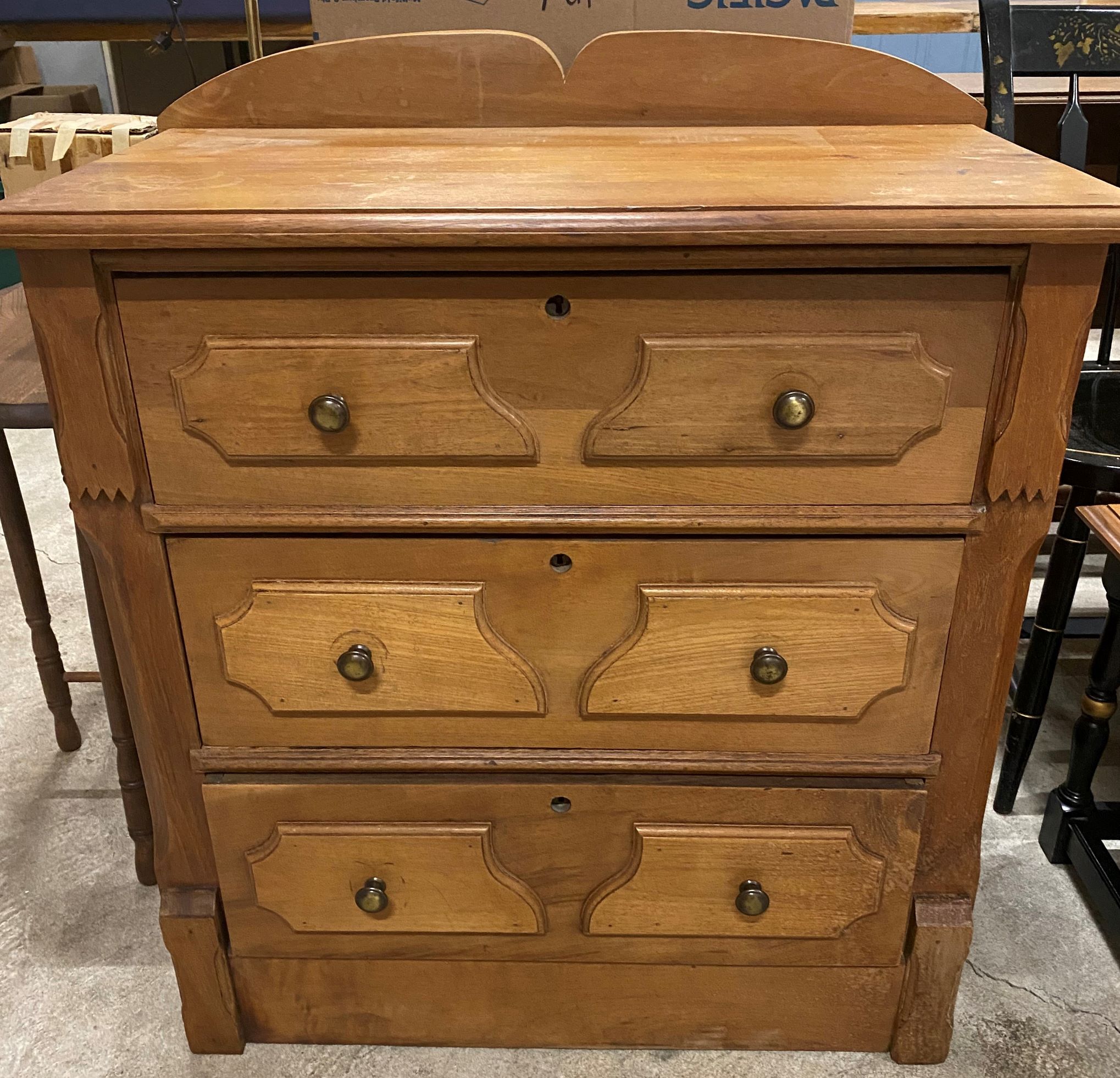 Item: Country 3-Drawer Chest