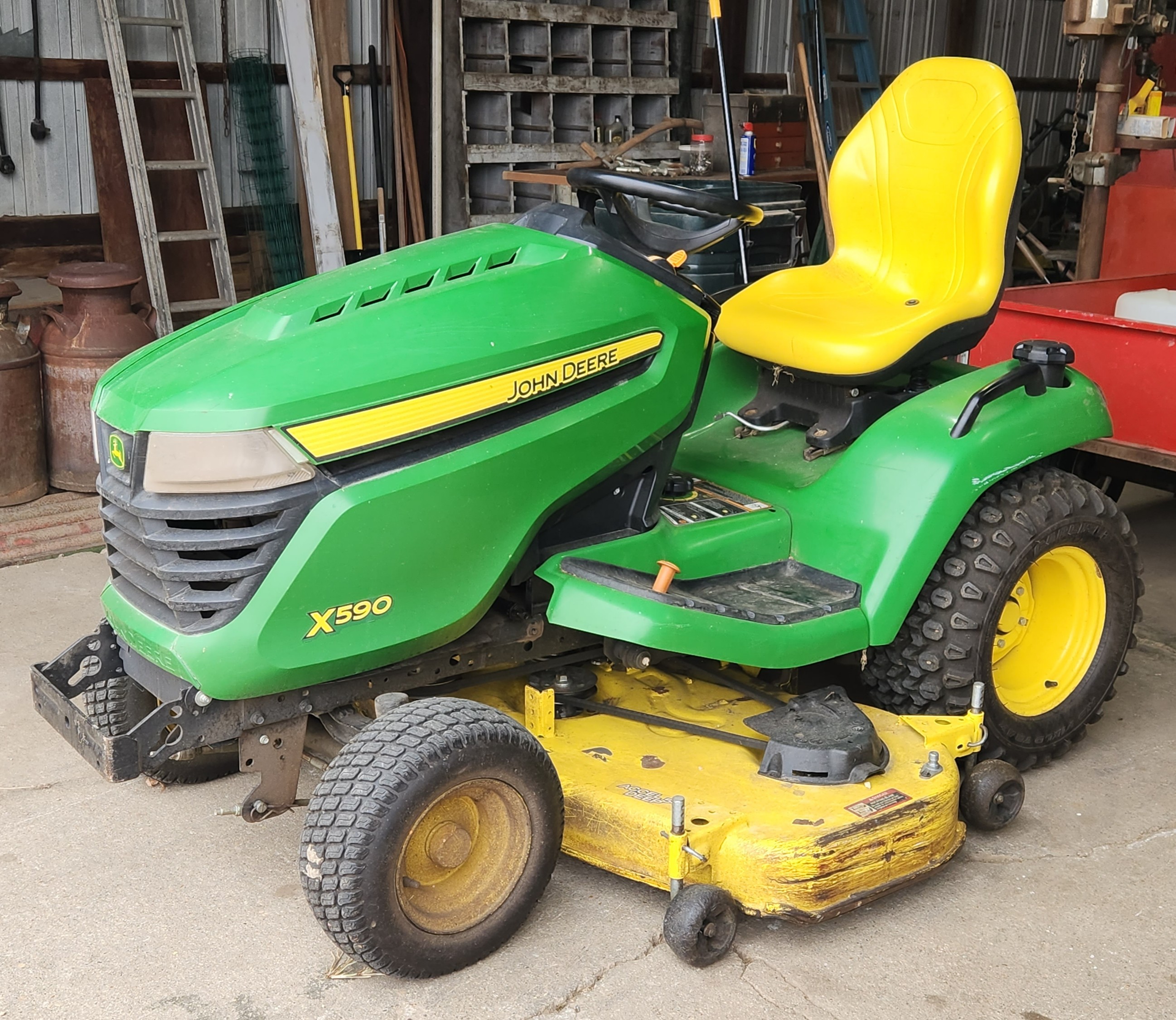 Item: John Deere X590 Lawn Tractor