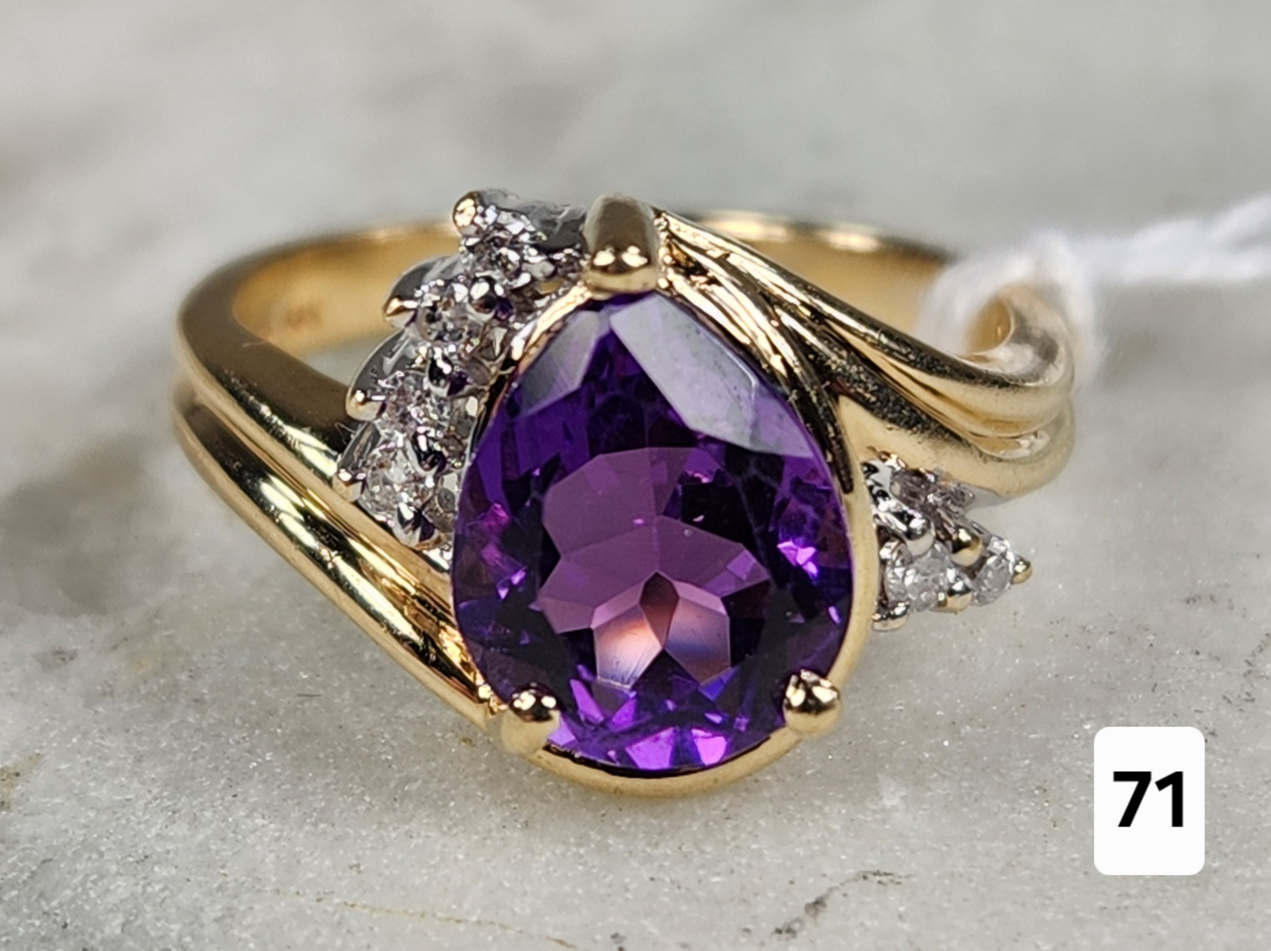 Item: 14K Yellow Gold & Amethyst Ring