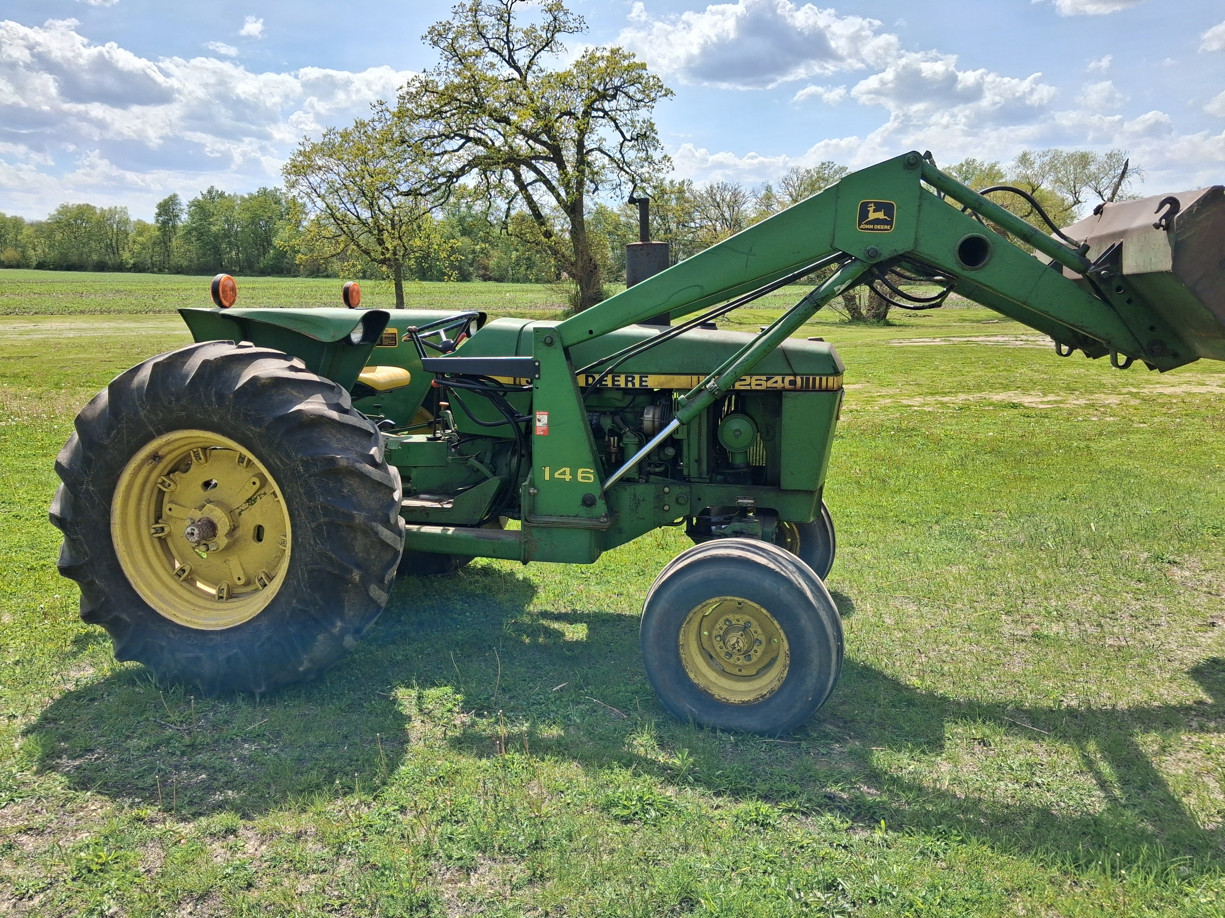 Item: John Deere 2640 Loader Tractor