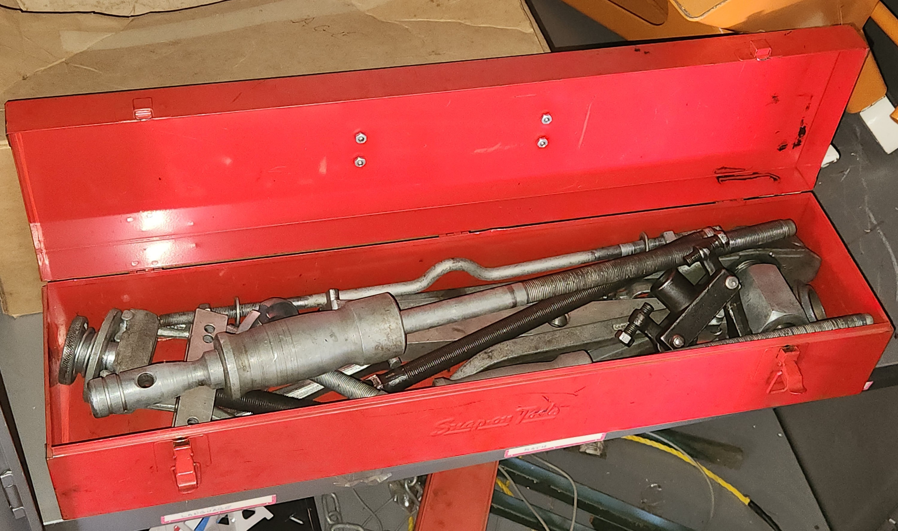 Item: Snap-On Body Puller Kit
