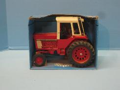 IH 1586 Tractor  with Cab