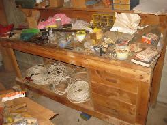 Pine 6 ft. Wooden Work Bench w/Vise