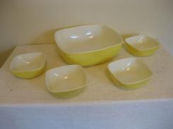 Pyrex Yellow Square Berry Set