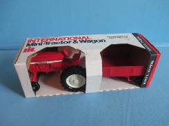 IH Mini Tractor & Wagon