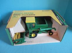 JD 6600 Combine