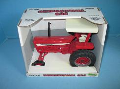 IH 826 Tractor