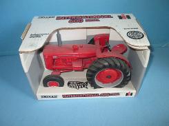 IH 600 Diesel Tractor