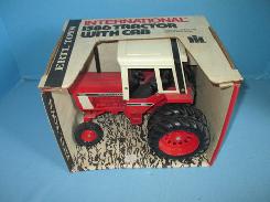 IH 1586 Tractor with Cab