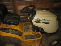  Cub Cadet LT1042 Riding Lawn Tractor