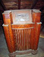  Philco Deco Upright Radio