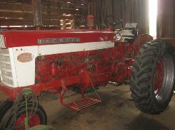                                   IH Farmall 560 Tractor