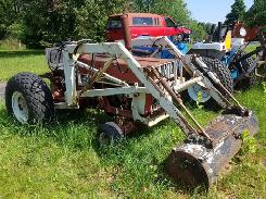          International 284 Utility Loader Tractor 