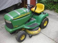 John Deere LT 166 Riding Mower 