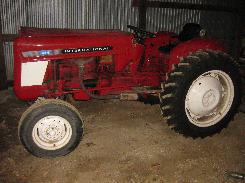                  International 354 Utility Tractor