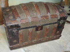 Fancy Embossed Oak Strap Immigrant's Trunk 