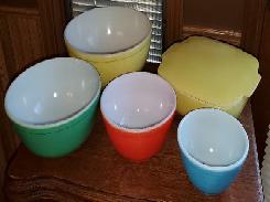  Pyrex 4 Pc. Mixing Bowl Sets