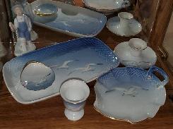 Bavaria Blue Bird Dresser Set