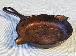 Wagner No. 1050 Skillet Ash Tray 