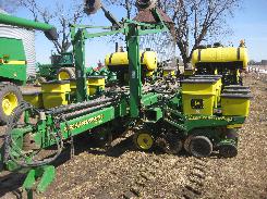                             John Deere 1770 Conservation MaxEmerge 12R30 Planter