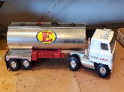 Ertl Steel Tanker Semi