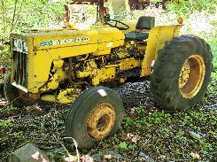 IH 2444 Utility Tractor