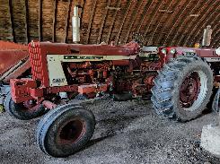 IH Farmall 806 Diesel Tractor