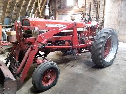 IH Farmall 560 Gas Tractor