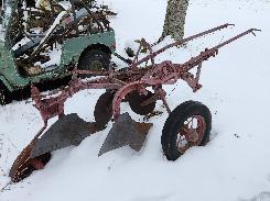 IH 2 & 3 Bottom Plows