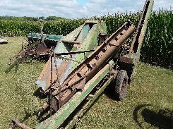 Oliver 1-Row Model 5 Corn Picker