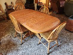 Nice Oak Pedestal Dining Table & Chairs