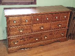 Oak 8-Drawer Dresser & Chest