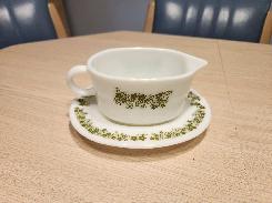 Pyrex Gravy Boat Set