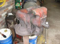 Heavy Duty Pedestal Vise