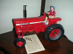 IH Farmall 826 Cast Tractor 