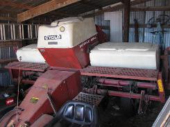 International 400 Cyclo 4-Row Planter