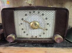Zenith Bakelite Table Radio