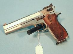 Smith & Wesson Performance Center Model 952-2 S-A Pistol