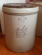 Western Maple Leaf 8 Gal. Crock 