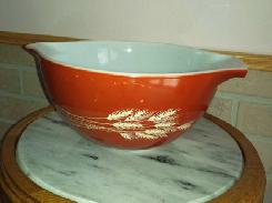 Pyrex Wheat Tab Handled Mixing Bowl