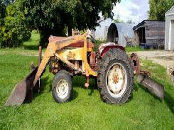   IH 606 Tractor 