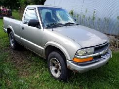 Chevrolet S-10 LS Pickup 