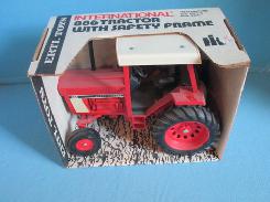 IH 886 Tractor with Safety Frame