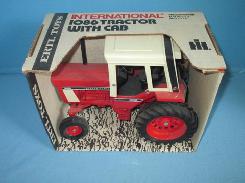 IH 1086 Tractor with Cab