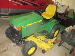 John Deere 445 Lawn Tractor 