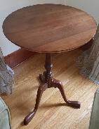 Early American Round 3 Foot Pedestal Table 