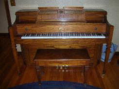 Lowrey Golden Oak Spinet Piano
