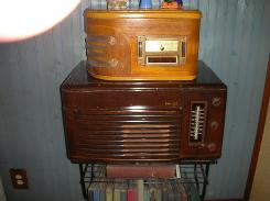 Philco Deco Table Top Radio Phonograph