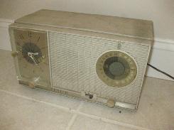 Zenith Model L727 Vintage Radio
