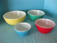 Pyrex 4-Pc. Nesting Bowl Set